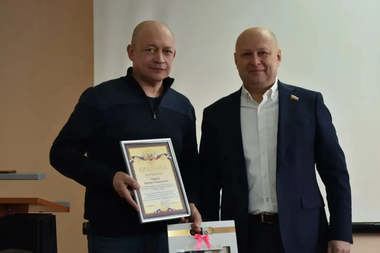 🎉Сегодня мы вновь следуем прекрасной традиции нашего коллектива — объединяем два замечательных праздника (2️⃣3️⃣февраля — День защитника Отечества и 8️⃣марта — Международный женский день) в единый праздник признания заслуг наших сотрудников.
