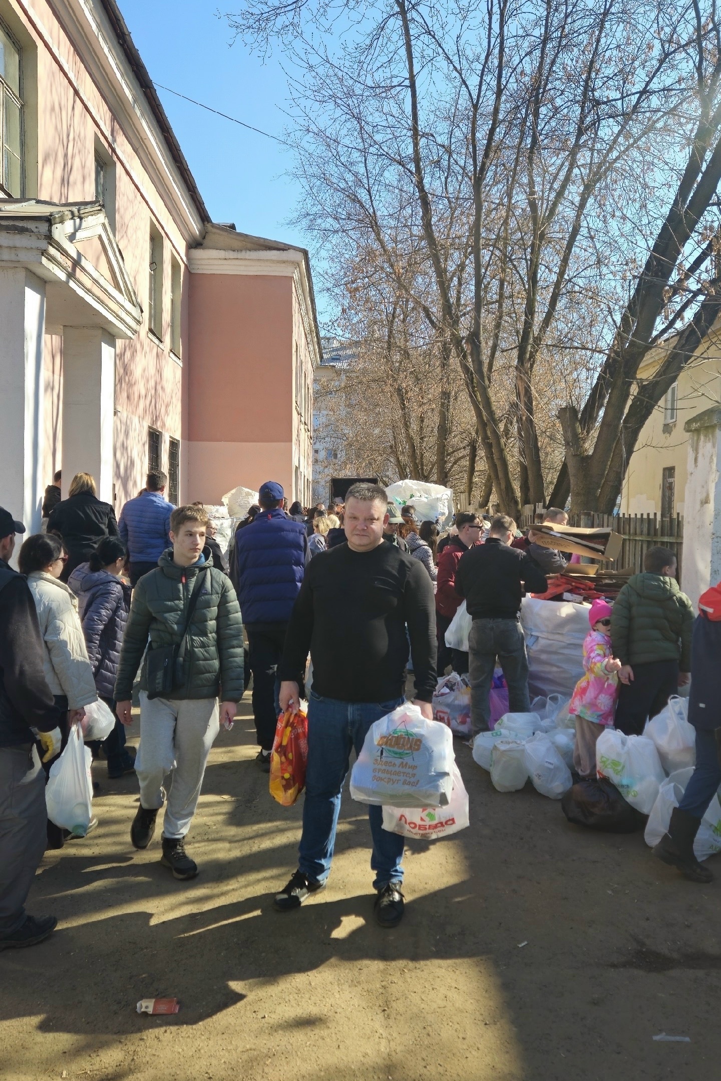 Экологическая инициатива сотрудников ЯОКБ: сбор пластика для переработки Экологическая инициатива сотрудников ЯОКБ: сбор пластика для переработки